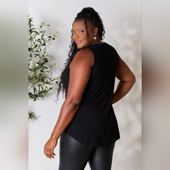 New Round Neck Wide Strap Black Tank Perfect For The Summer - Picture 5 of 5